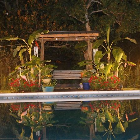 Poolside Paradise Наваре Екстериор снимка